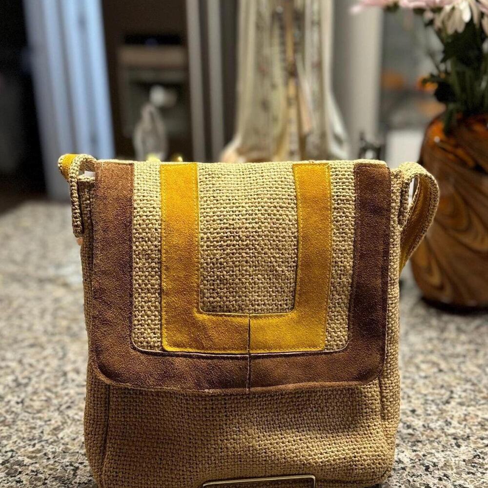 Retro Mantessa made in Italy hand made Burlap and suede purse